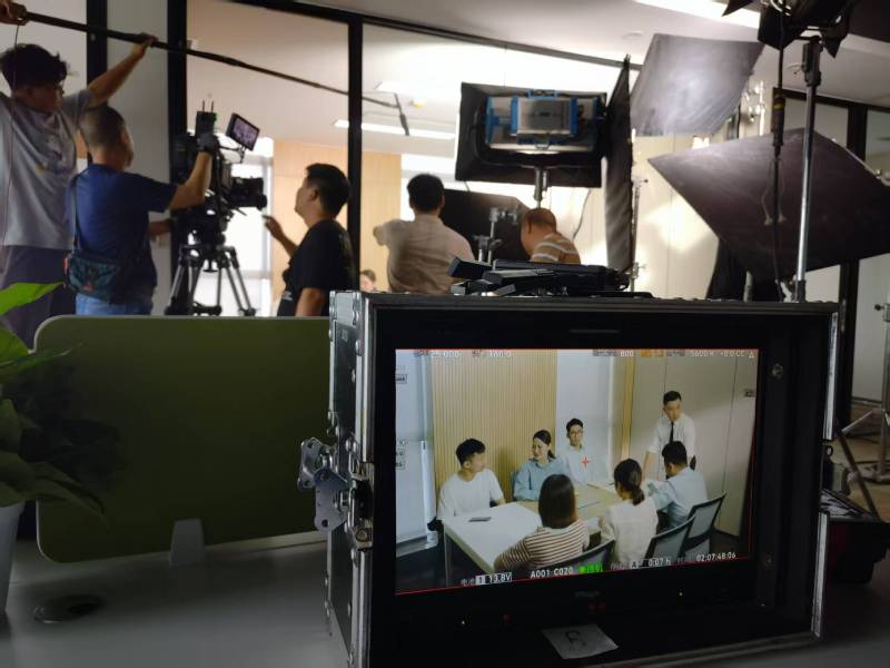 贵池区TVC拍摄公司：科技产品视觉化大师，诠释未来感与功能美学